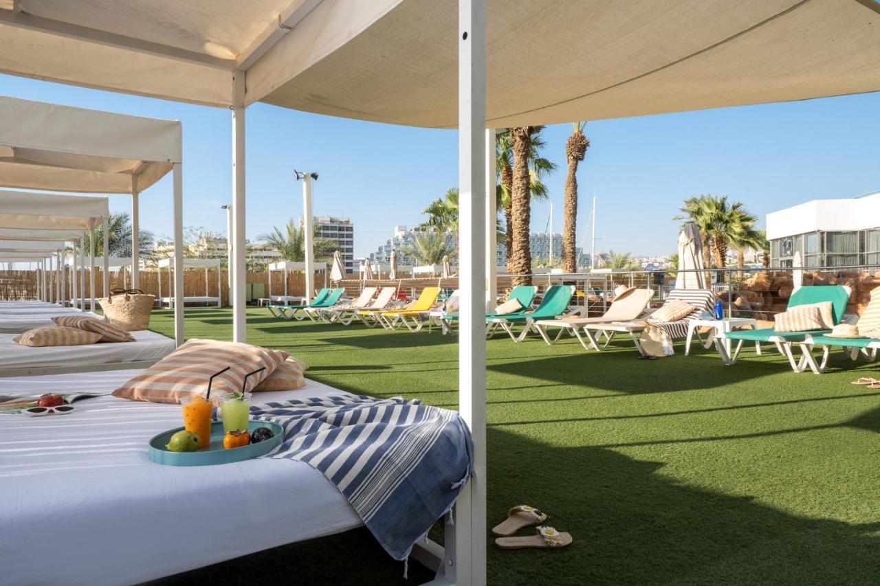 Vert Hotel Eilat By Afi Hotels Ngoại thất bức ảnh The rooftop pool at the Hilton Tel Aviv