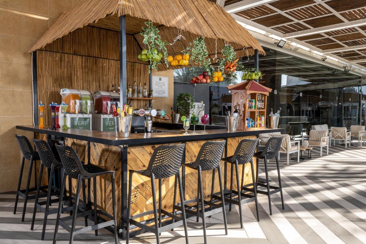 Vert Hotel Eilat By Afi Hotels Ngoại thất bức ảnh The bar on the deck of the MSC Meraviglia