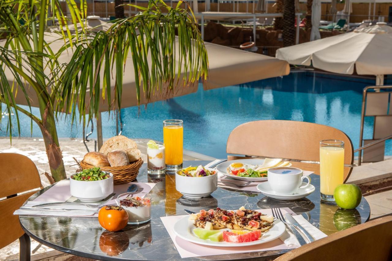 Vert Hotel Eilat By Afi Hotels Ngoại thất bức ảnh Breakfast at the pool