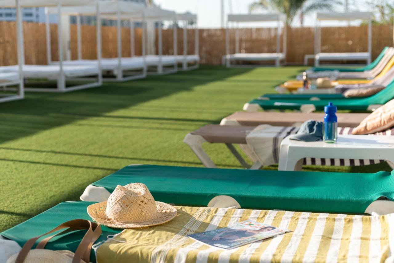 Vert Hotel Eilat By Afi Hotels Ngoại thất bức ảnh Artificial grass on a cruise ship