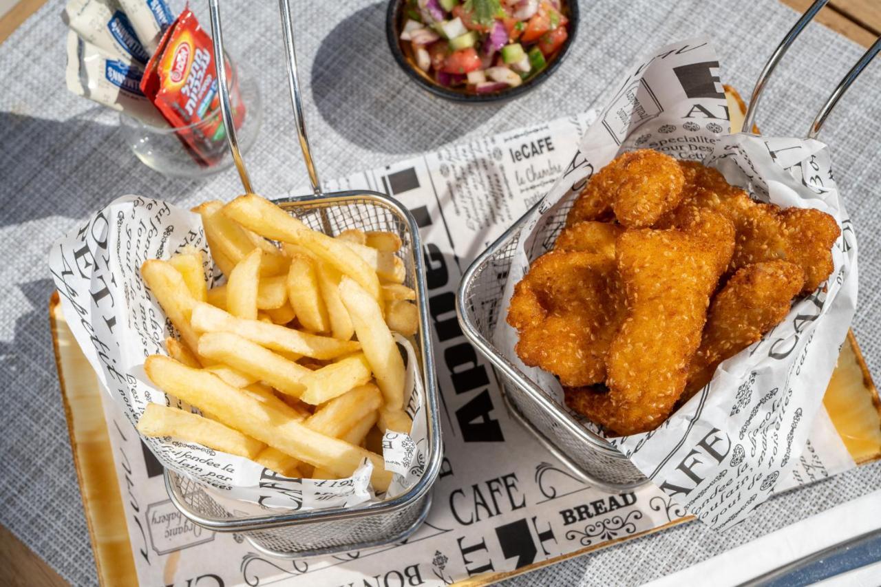 Vert Hotel Eilat By Afi Hotels Ngoại thất bức ảnh Schnitzel and chips