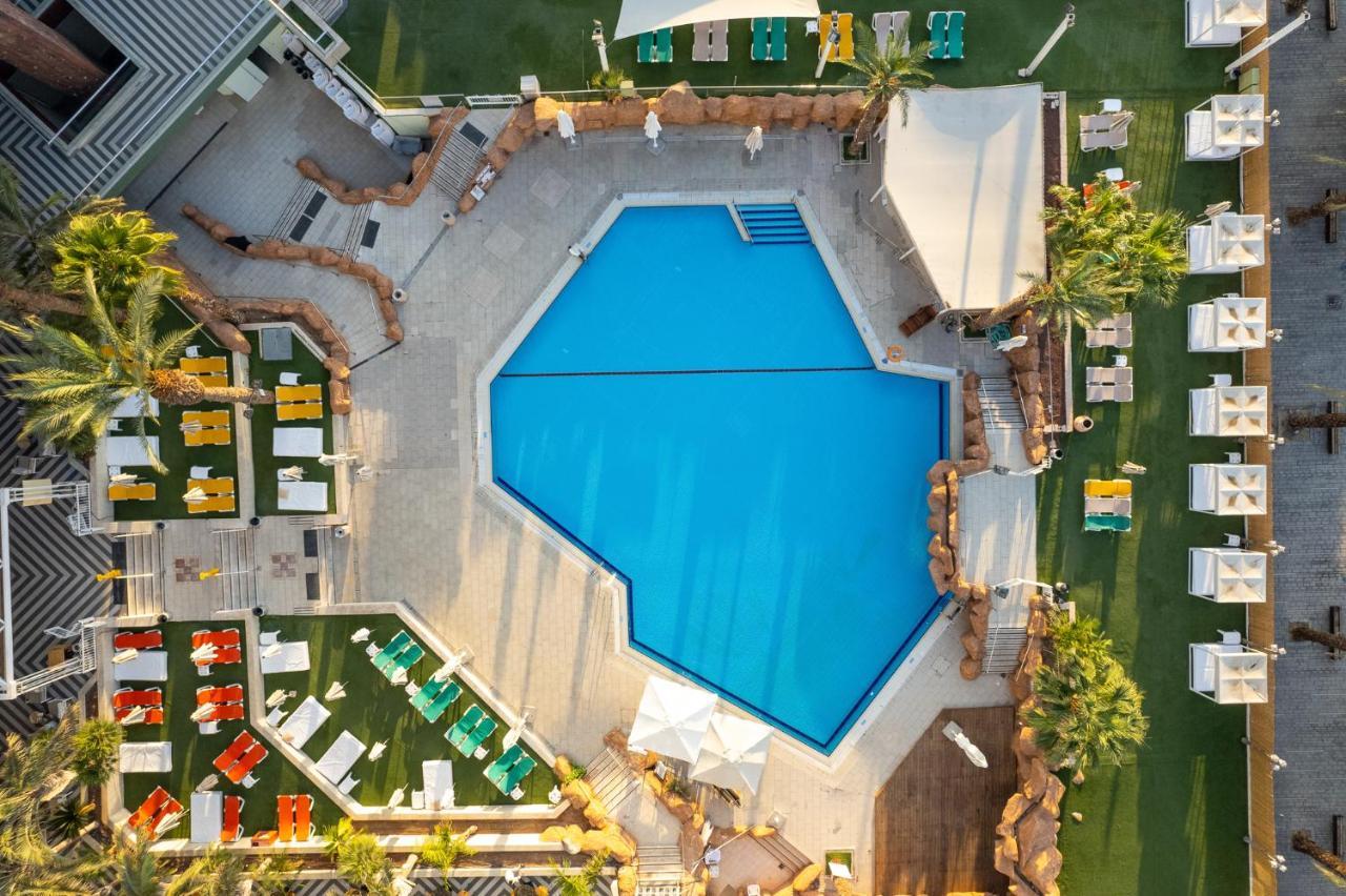 Vert Hotel Eilat By Afi Hotels Ngoại thất bức ảnh Aerial view of the pool at the Hard Rock Hotel