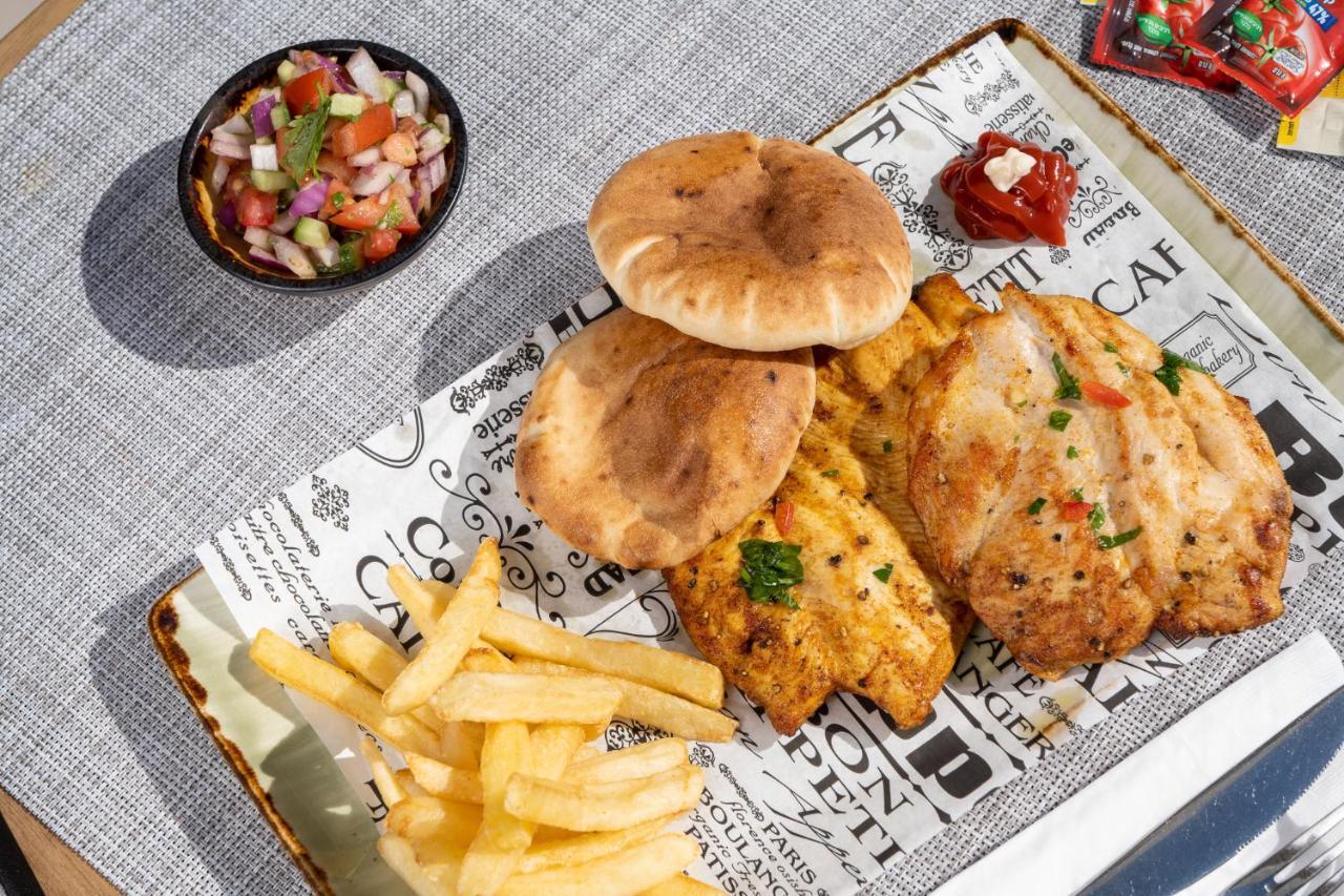 Vert Hotel Eilat By Afi Hotels Ngoại thất bức ảnh Schnitzel